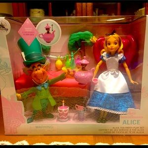 Beautiful Alice in Wonderland Tea Party Set
